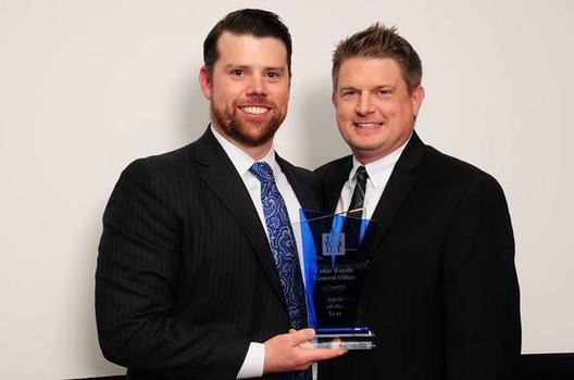 Andrew Reimer receiving Agent of the Year trophy